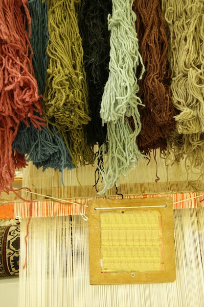 Próbki tkanin i nici